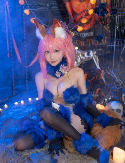 辦公室摸腿吻胸激情_4K電影完整版